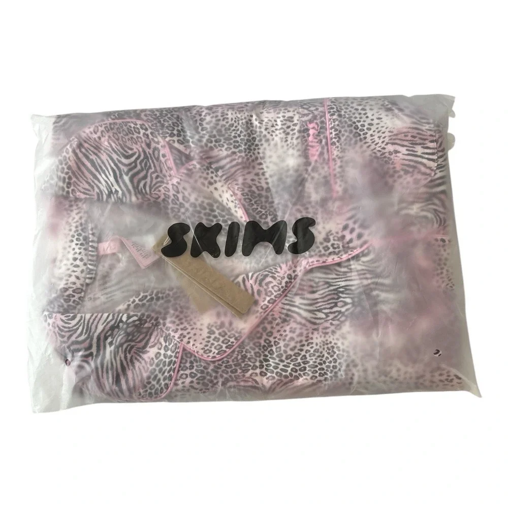 SKIMS Sleep Set Medium Bloom Mini Multi Animal Pink Pajama Set Long Sleeve‎